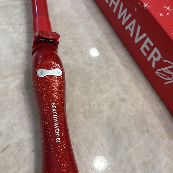 Beachwaver B series rotating curling iron. - Picture 2 of 2